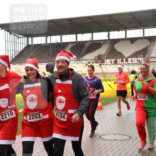 07.12.2025 - St. Pauli X-Mass-Run No. 15 Luisa Fischer http://msf.ph/oto/9388222 07.12.2025 11:50:52 Ziel 5, 2210, 5, 2203, 15, 4184, 2911, 877, 2848, 196, 206, 1599, 1602, 1890, 2118, 2203, 2210, 2784, 2785, 2793, 2848, 2872, 2877, 3660, 3697, 3778, 3913, 3958, 4184, 4428 meine-sportfotos.de