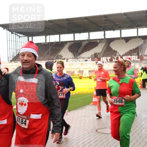 07.12.2025 - St. Pauli X-Mass-Run No. 15 Luisa Fischer http://msf.ph/oto/9388225 07.12.2025 11:50:53 Ziel 115, 0, 15, 2203, 15, 4184, 877, 2848, 196, 206, 1599, 1602, 1890, 2118, 2203, 2210, 2784, 2785, 2793, 2848, 2872, 2877, 3660, 3697, 3778, 3913, 3958, 4184, 4428 meine-sportfotos.de