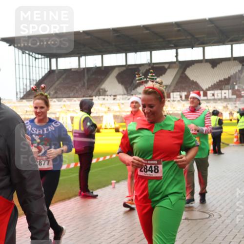 07.12.2025 - St. Pauli X-Mass-Run No. 15 Luisa Fischer http://msf.ph/oto/9388228 07.12.2025 11:50:53 Ziel 15, 84, 877, 2848, 196, 206, 1599, 1602, 1890, 2118, 2203, 2210, 2784, 2785, 2793, 2848, 2872, 2877, 3660, 3697, 3778, 3913, 3958, 4184, 4428 meine-sportfotos.de