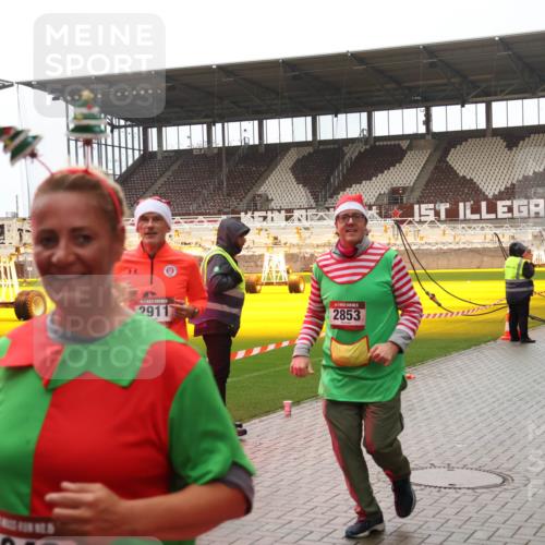 07.12.2025 - St. Pauli X-Mass-Run No. 15 Luisa Fischer http://msf.ph/oto/9388232 07.12.2025 11:50:54 Ziel 14, 2911, 2853, 3958, 3912, 196, 206, 1599, 1602, 1890, 2118, 2203, 2210, 2784, 2785, 2793, 2848, 2872, 2877, 3639, 3660, 3697, 3778, 3913, 3958, 4184, 4428 meine-sportfotos.de
