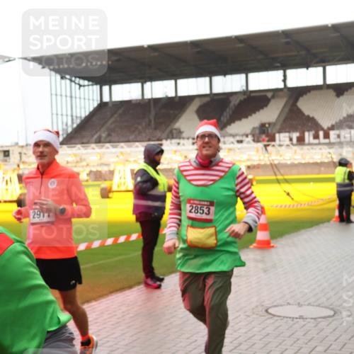 07.12.2025 - St. Pauli X-Mass-Run No. 15 Luisa Fischer http://msf.ph/oto/9388234 07.12.2025 11:50:55 Ziel 2853, 291, 3658, 196, 206, 1599, 1602, 1890, 2118, 2203, 2210, 2784, 2785, 2793, 2848, 2872, 2877, 3639, 3660, 3697, 3778, 3913, 3958, 4184, 4428 meine-sportfotos.de