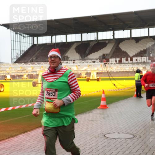 07.12.2025 - St. Pauli X-Mass-Run No. 15 Luisa Fischer http://msf.ph/oto/9388235 07.12.2025 11:50:55 Ziel 2911, 2853, 3958, 196, 206, 1599, 1602, 1890, 2118, 2203, 2210, 2784, 2785, 2793, 2848, 2872, 2877, 3639, 3660, 3697, 3778, 3913, 3958, 4184, 4428 meine-sportfotos.de