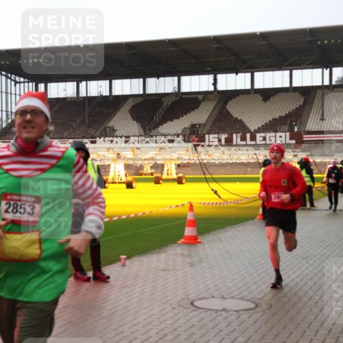 07.12.2025 - St. Pauli X-Mass-Run No. 15 Luisa Fischer http://msf.ph/oto/9388236 07.12.2025 11:50:55 Ziel 2853, 39, 196, 206, 1599, 1602, 1890, 2118, 2203, 2210, 2784, 2785, 2793, 2848, 2872, 2877, 3639, 3660, 3697, 3778, 3913, 3958, 4184, 4428 meine-sportfotos.de