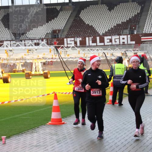 07.12.2025 - St. Pauli X-Mass-Run No. 15 Luisa Fischer http://msf.ph/oto/9388250 07.12.2025 11:50:59 Ziel 1602, 3913, 196, 206, 1599, 1602, 1890, 2118, 2203, 2210, 2784, 2785, 2793, 2848, 2872, 2877, 3639, 3697, 3913, 3958, 4184, 4428 meine-sportfotos.de