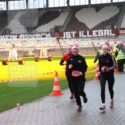 07.12.2025 - St. Pauli X-Mass-Run No. 15 Luisa Fischer http://msf.ph/oto/9388251 07.12.2025 11:50:59 Ziel 106, 3913, 196, 206, 1599, 1602, 1890, 2118, 2203, 2210, 2784, 2785, 2793, 2848, 2872, 2877, 3639, 3697, 3913, 3958, 4184, 4428 meine-sportfotos.de