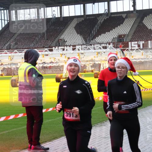 07.12.2025 - St. Pauli X-Mass-Run No. 15 Luisa Fischer http://msf.ph/oto/9388257 07.12.2025 11:51:01 Ziel 3915, 196, 206, 1599, 1602, 1890, 2203, 2210, 2784, 2785, 2793, 2848, 2872, 2877, 3639, 3697, 3913, 3958, 4184, 4428 meine-sportfotos.de