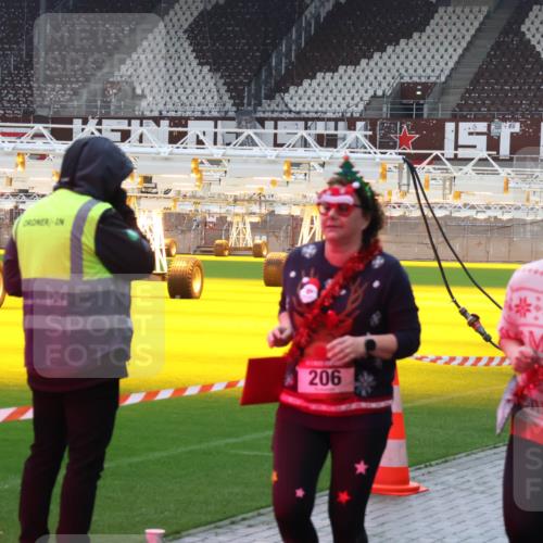 07.12.2025 - St. Pauli X-Mass-Run No. 15 Luisa Fischer http://msf.ph/oto/9388261 07.12.2025 11:51:13 Ziel 206, 196, 565, 196, 206, 995, 996, 1599, 1602, 2547, 2548, 2784, 2785, 2793, 3616, 3618, 3639, 3913, 3958, 4428 meine-sportfotos.de