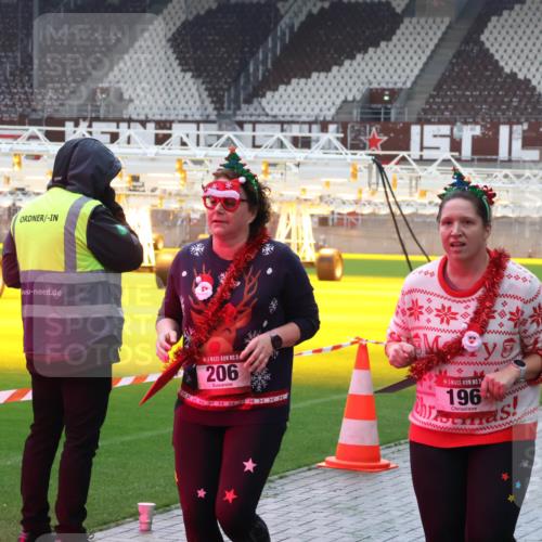 07.12.2025 - St. Pauli X-Mass-Run No. 15 Luisa Fischer http://msf.ph/oto/9388262 07.12.2025 11:51:14 Ziel 15, 206, 15, 196, 196, 206, 995, 996, 1599, 1602, 2547, 2548, 2784, 2785, 2793, 3616, 3618, 3639, 3913, 3958, 4428 meine-sportfotos.de