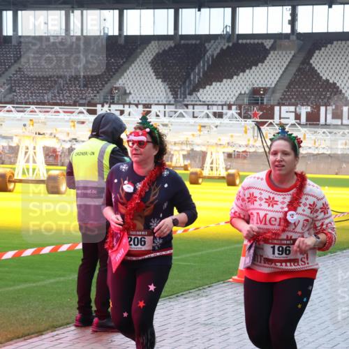 07.12.2025 - St. Pauli X-Mass-Run No. 15 Luisa Fischer http://msf.ph/oto/9388263 07.12.2025 11:51:14 Ziel 15, 206, 15, 196, 196, 206, 995, 996, 1599, 1602, 2547, 2548, 2784, 2785, 2793, 3616, 3618, 3639, 3913, 3958, 4428 meine-sportfotos.de