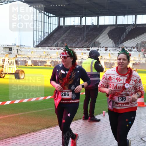 07.12.2025 - St. Pauli X-Mass-Run No. 15 Luisa Fischer http://msf.ph/oto/9388266 07.12.2025 11:51:15 Ziel 15, 206, 15, 196, 196, 206, 995, 996, 1599, 1602, 2547, 2548, 2784, 2785, 2793, 3616, 3618, 3639, 3913, 3958, 4428 meine-sportfotos.de