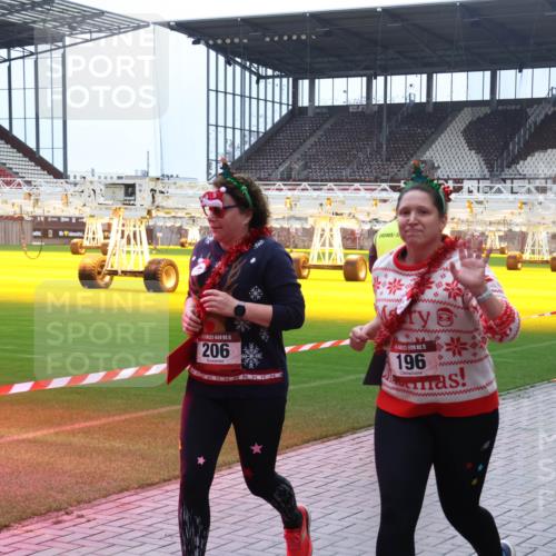 07.12.2025 - St. Pauli X-Mass-Run No. 15 Luisa Fischer http://msf.ph/oto/9388268 07.12.2025 11:51:15 Ziel 15, 206, 5, 196, 196, 206, 995, 996, 1599, 1602, 2547, 2548, 2784, 2785, 2793, 3616, 3618, 3639, 3913, 3958, 4428 meine-sportfotos.de