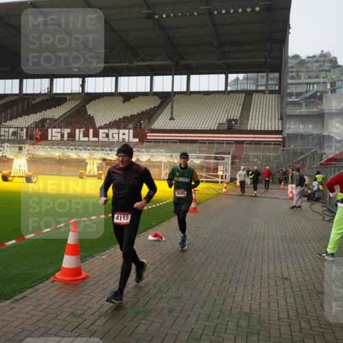 07.12.2025 - St. Pauli X-Mass-Run No. 15 Fabian Wolf http://msf.ph/oto/9388270 07.12.2025 10:19:23 Ziel 3011, 3013, 3695, 4038, 4115, 4466 meine-sportfotos.de