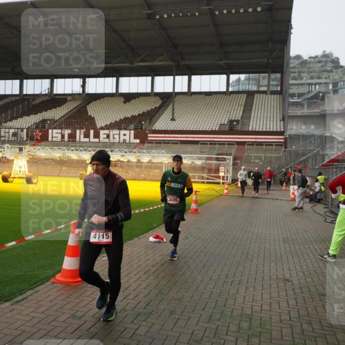 07.12.2025 - St. Pauli X-Mass-Run No. 15 Fabian Wolf http://msf.ph/oto/9388273 07.12.2025 10:19:23 Ziel 3011, 3013, 3695, 4038, 4115, 4466 meine-sportfotos.de