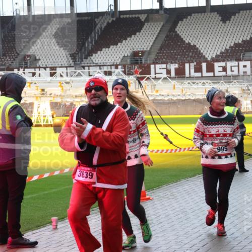 07.12.2025 - St. Pauli X-Mass-Run No. 15 Luisa Fischer http://msf.ph/oto/9388276 07.12.2025 11:51:26 Ziel 3639, 600000, 995, 196, 206, 995, 996, 1599, 1602, 2547, 2548, 2585, 2670, 2672, 3616, 3618, 3639, 3913, 3958, 4609 meine-sportfotos.de