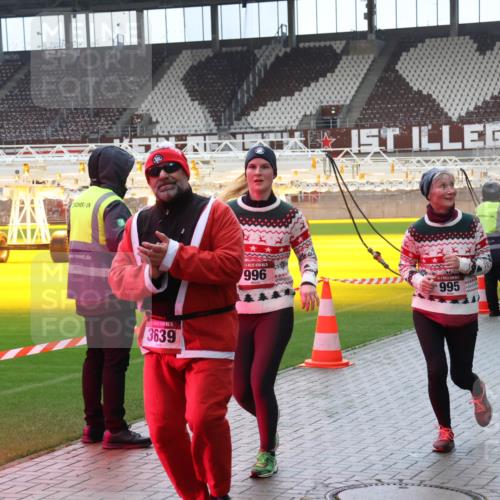 07.12.2025 - St. Pauli X-Mass-Run No. 15 Luisa Fischer http://msf.ph/oto/9388278 07.12.2025 11:51:27 Ziel 3639, 996, 995, 196, 206, 995, 996, 1599, 1602, 2547, 2548, 2585, 2670, 2672, 3616, 3618, 3639, 3913, 3958, 4609 meine-sportfotos.de
