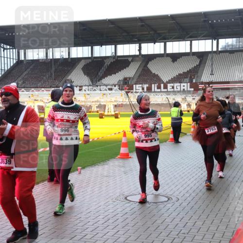 07.12.2025 - St. Pauli X-Mass-Run No. 15 Luisa Fischer http://msf.ph/oto/9388281 07.12.2025 11:51:27 Ziel 3639, 996, 995, 2793, 196, 206, 995, 996, 1599, 1602, 2547, 2548, 2585, 2670, 2672, 3616, 3618, 3639, 3913, 3958, 4609 meine-sportfotos.de