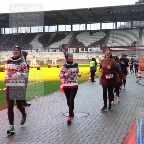 07.12.2025 - St. Pauli X-Mass-Run No. 15 Luisa Fischer http://msf.ph/oto/9388282 07.12.2025 11:51:28 Ziel 9, 99, 995, 2793, 196, 206, 995, 996, 1599, 1602, 2547, 2548, 2585, 2589, 2670, 2672, 3616, 3618, 3639, 3913, 3958, 4609 meine-sportfotos.de