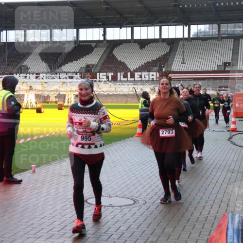 07.12.2025 - St. Pauli X-Mass-Run No. 15 Luisa Fischer http://msf.ph/oto/9388283 07.12.2025 11:51:28 Ziel 996, 06, 3, 995, 10000, 2793, 42, 196, 206, 995, 996, 1599, 1602, 2547, 2548, 2585, 2589, 2670, 2672, 3616, 3618, 3639, 3913, 3958, 4609 meine-sportfotos.de