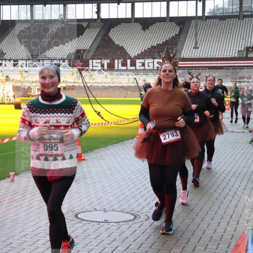 07.12.2025 - St. Pauli X-Mass-Run No. 15 Luisa Fischer http://msf.ph/oto/9388285 07.12.2025 11:51:28 Ziel 5, 995, 482337, 2793, 196, 206, 995, 996, 1599, 1602, 2547, 2548, 2585, 2589, 2670, 2672, 3616, 3618, 3639, 3913, 3958, 4609 meine-sportfotos.de