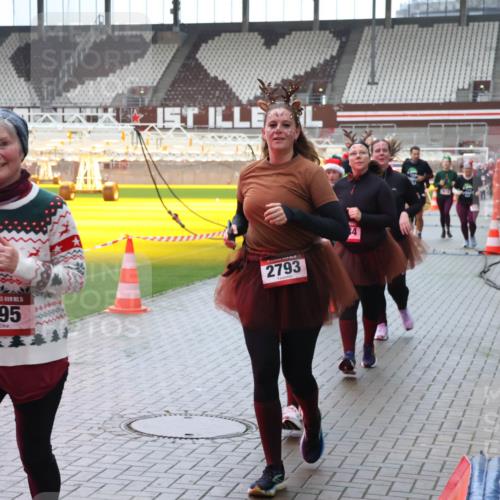 07.12.2025 - St. Pauli X-Mass-Run No. 15 Luisa Fischer http://msf.ph/oto/9388286 07.12.2025 11:51:29 Ziel 995, 1000001, 2793, 196, 206, 995, 996, 1599, 1602, 2547, 2548, 2585, 2589, 2670, 2672, 3116, 3616, 3618, 3639, 3913, 3958, 4609 meine-sportfotos.de