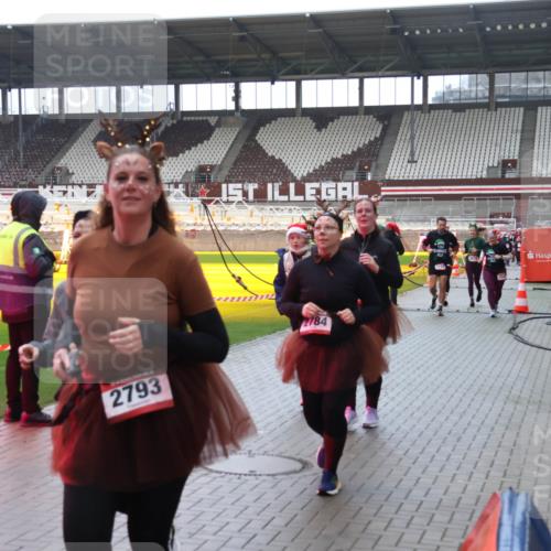 07.12.2025 - St. Pauli X-Mass-Run No. 15 Luisa Fischer http://msf.ph/oto/9388291 07.12.2025 11:51:30 Ziel 2793, 2784, 196, 206, 995, 996, 1599, 1602, 2547, 2548, 2585, 2589, 2670, 2672, 3116, 3616, 3618, 3639, 3913, 3958, 3959, 4609 meine-sportfotos.de