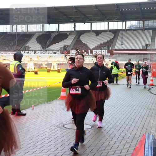 07.12.2025 - St. Pauli X-Mass-Run No. 15 Luisa Fischer http://msf.ph/oto/9388294 07.12.2025 11:51:31 Ziel 2793, 2784, 85, 254, 254, 196, 206, 995, 996, 1599, 1602, 2374, 2547, 2548, 2585, 2589, 2670, 2672, 3116, 3616, 3618, 3639, 3913, 3958, 3959, 4340, 4609 meine-sportfotos.de