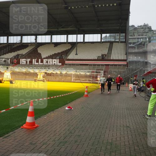 07.12.2025 - St. Pauli X-Mass-Run No. 15 Fabian Wolf http://msf.ph/oto/9388299 07.12.2025 10:19:25 Ziel 3011, 3013, 3695, 4038, 4115, 4466 meine-sportfotos.de