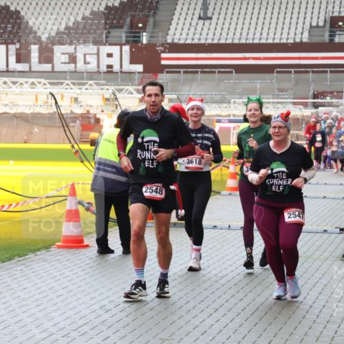 07.12.2025 - St. Pauli X-Mass-Run No. 15 Luisa Fischer http://msf.ph/oto/9388304 07.12.2025 11:51:34 Ziel 2548, 3618, 3, 2547, 196, 206, 995, 996, 1599, 1602, 2374, 2547, 2548, 2585, 2589, 2670, 2672, 3116, 3449, 3451, 3616, 3618, 3639, 3913, 3958, 3959, 4340, 4609 meine-sportfotos.de