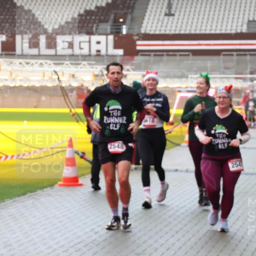 07.12.2025 - St. Pauli X-Mass-Run No. 15 Luisa Fischer http://msf.ph/oto/9388305 07.12.2025 11:51:34 Ziel 2548, 196, 206, 995, 996, 1599, 1602, 2374, 2547, 2548, 2585, 2589, 2670, 2672, 3116, 3449, 3451, 3616, 3618, 3639, 3913, 3958, 3959, 4340, 4609 meine-sportfotos.de