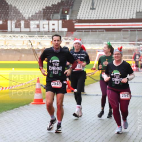 07.12.2025 - St. Pauli X-Mass-Run No. 15 Luisa Fischer http://msf.ph/oto/9388307 07.12.2025 11:51:35 Ziel 2548, 2547, 196, 206, 995, 996, 1599, 1602, 2374, 2547, 2548, 2585, 2589, 2670, 2672, 3116, 3449, 3451, 3616, 3618, 3639, 3913, 3958, 3959, 4340, 4609 meine-sportfotos.de