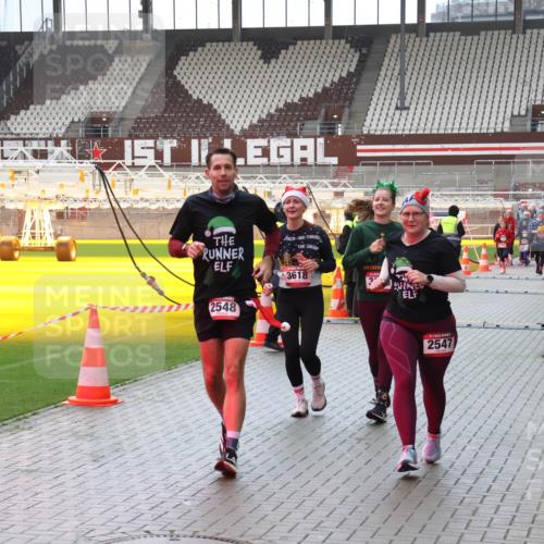 07.12.2025 - St. Pauli X-Mass-Run No. 15 Luisa Fischer http://msf.ph/oto/9388312 07.12.2025 11:51:36 Ziel 2548, 3618, 2547, 196, 206, 995, 996, 2374, 2547, 2548, 2585, 2589, 2670, 2672, 3116, 3449, 3451, 3616, 3618, 3639, 3958, 3959, 4340, 4609 meine-sportfotos.de