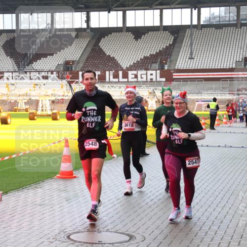 07.12.2025 - St. Pauli X-Mass-Run No. 15 Luisa Fischer http://msf.ph/oto/9388315 07.12.2025 11:51:37 Ziel 3618, 2548, 2547, 196, 206, 995, 996, 2374, 2547, 2548, 2585, 2589, 2670, 2672, 3116, 3449, 3451, 3616, 3618, 3639, 3958, 3959, 4340, 4609 meine-sportfotos.de