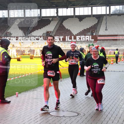 07.12.2025 - St. Pauli X-Mass-Run No. 15 Luisa Fischer http://msf.ph/oto/9388316 07.12.2025 11:51:37 Ziel 3618, 2548, 2547, 196, 206, 995, 996, 2374, 2547, 2548, 2585, 2589, 2670, 2672, 3116, 3449, 3451, 3616, 3618, 3639, 3958, 3959, 4340, 4609 meine-sportfotos.de