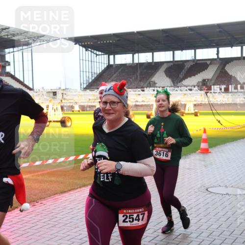 07.12.2025 - St. Pauli X-Mass-Run No. 15 Luisa Fischer http://msf.ph/oto/9388327 07.12.2025 11:51:40 Ziel 15, 548, 15, 2547, 3616, 995, 996, 2374, 2547, 2548, 2585, 2589, 2670, 2672, 3116, 3449, 3451, 3616, 3618, 3639, 3959, 4340, 4609 meine-sportfotos.de