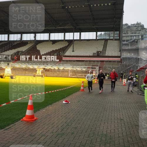 07.12.2025 - St. Pauli X-Mass-Run No. 15 Fabian Wolf http://msf.ph/oto/9388328 07.12.2025 10:19:27 Ziel 2750, 3011, 3013, 3695, 4038, 4115, 4466 meine-sportfotos.de