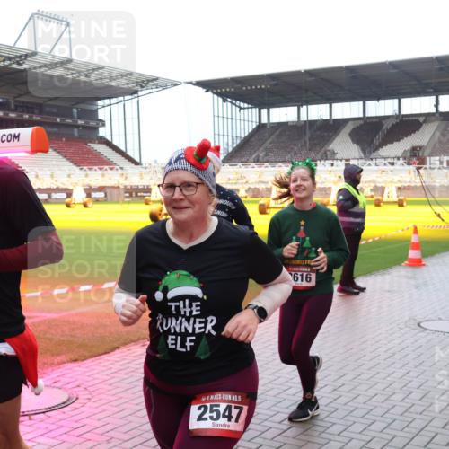 07.12.2025 - St. Pauli X-Mass-Run No. 15 Luisa Fischer http://msf.ph/oto/9388329 07.12.2025 11:51:40 Ziel 15, 2548, 616, 15, 2547, 995, 996, 2374, 2547, 2548, 2585, 2589, 2670, 2672, 3116, 3449, 3451, 3616, 3618, 3639, 3959, 4340, 4609 meine-sportfotos.de