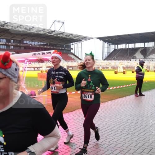 07.12.2025 - St. Pauli X-Mass-Run No. 15 Luisa Fischer http://msf.ph/oto/9388331 07.12.2025 11:51:41 Ziel 3618, 3616, 648, 650, 995, 996, 2025, 2027, 2374, 2547, 2548, 2585, 2589, 2670, 2672, 3116, 3449, 3451, 3616, 3618, 3639, 3959, 4340, 4609 meine-sportfotos.de