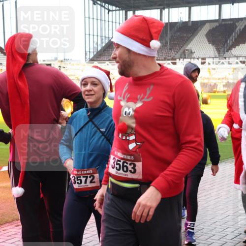 07.12.2025 - St. Pauli X-Mass-Run No. 15 Luisa Fischer http://msf.ph/oto/9388334 07.12.2025 11:52:12 Ziel 00, 15, 3572, 15, 3563, 3116, 648, 650, 1916, 2025, 2027, 2374, 2585, 2589, 3116, 3445, 3449, 3451, 3583, 3650, 3659, 3790, 3794, 3795, 3853, 3875, 3959, 4340, 4602, 4609, 4610 meine-sportfotos.de
