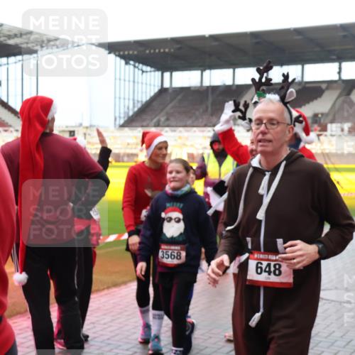 07.12.2025 - St. Pauli X-Mass-Run No. 15 Luisa Fischer http://msf.ph/oto/9388338 07.12.2025 11:52:13 Ziel 3568, 648, 648, 650, 1916, 2025, 2027, 2374, 2585, 2589, 3116, 3445, 3449, 3451, 3583, 3648, 3650, 3659, 3790, 3794, 3795, 3853, 3865, 3875, 3959, 4340, 4602, 4609, 4610 meine-sportfotos.de