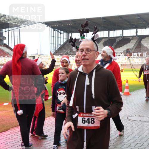 07.12.2025 - St. Pauli X-Mass-Run No. 15 Luisa Fischer http://msf.ph/oto/9388339 07.12.2025 11:52:14 Ziel 35, 648, 2027, 650, 648, 650, 1916, 2025, 2027, 2374, 2585, 2589, 3116, 3445, 3449, 3451, 3583, 3648, 3650, 3659, 3790, 3794, 3795, 3853, 3865, 3875, 3959, 4340, 4602, 4610 meine-sportfotos.de