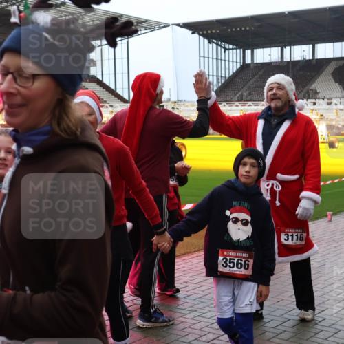 07.12.2025 - St. Pauli X-Mass-Run No. 15 Luisa Fischer http://msf.ph/oto/9388347 07.12.2025 11:52:15 Ziel 15, 3566, 5, 3116, 2027, 648, 650, 1916, 2025, 2027, 2374, 2589, 3116, 3445, 3449, 3451, 3583, 3648, 3650, 3659, 3790, 3794, 3795, 3853, 3865, 3875, 3959, 4340, 4602, 4610 meine-sportfotos.de