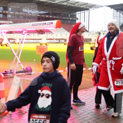 07.12.2025 - St. Pauli X-Mass-Run No. 15 Luisa Fischer http://msf.ph/oto/9388352 07.12.2025 11:52:17 Ziel 3566, 2600, 3116, 648, 650, 1916, 2025, 2027, 2121, 2374, 3116, 3445, 3449, 3451, 3583, 3648, 3650, 3659, 3790, 3794, 3795, 3853, 3865, 3875, 3959, 4340, 4602, 4610 meine-sportfotos.de
