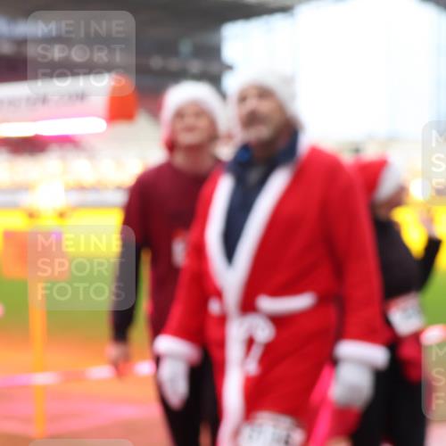 07.12.2025 - St. Pauli X-Mass-Run No. 15 Luisa Fischer http://msf.ph/oto/9388356 07.12.2025 11:52:17 Ziel 648, 650, 1916, 2025, 2027, 2121, 2374, 3116, 3445, 3449, 3451, 3583, 3648, 3650, 3659, 3790, 3794, 3795, 3853, 3865, 3875, 3959, 4340, 4602, 4610 meine-sportfotos.de