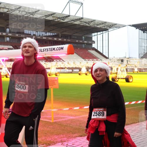 07.12.2025 - St. Pauli X-Mass-Run No. 15 Luisa Fischer http://msf.ph/oto/9388362 07.12.2025 11:52:19 Ziel 15, 2600, 15, 2589, 15, 2027, 648, 650, 1916, 2025, 2027, 2121, 2374, 3445, 3449, 3451, 3583, 3648, 3650, 3659, 3790, 3794, 3795, 3853, 3865, 3875, 4340, 4602, 4610 meine-sportfotos.de