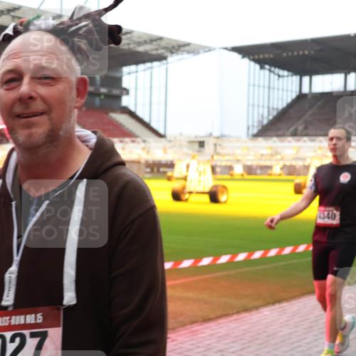 07.12.2025 - St. Pauli X-Mass-Run No. 15 Luisa Fischer http://msf.ph/oto/9388367 07.12.2025 11:52:20 Ziel 2027, 340, 648, 650, 1916, 2025, 2027, 2121, 3445, 3449, 3451, 3583, 3648, 3650, 3659, 3790, 3794, 3795, 3853, 3865, 3875, 4602, 4610 meine-sportfotos.de