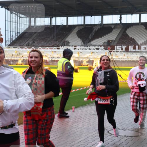 07.12.2025 - St. Pauli X-Mass-Run No. 15 Luisa Fischer http://msf.ph/oto/9388384 07.12.2025 11:52:26 Ziel 3790, 3853, 4610, 627, 644, 648, 650, 1916, 2025, 2027, 2121, 3276, 3280, 3445, 3583, 3648, 3650, 3659, 3790, 3794, 3795, 3853, 3865, 3875, 4602, 4610 meine-sportfotos.de