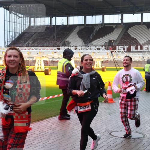 07.12.2025 - St. Pauli X-Mass-Run No. 15 Luisa Fischer http://msf.ph/oto/9388386 07.12.2025 11:52:26 Ziel 79, 3853, 37, 4602, 4610, 627, 644, 648, 650, 1916, 2025, 2027, 2121, 3276, 3280, 3445, 3583, 3648, 3650, 3659, 3790, 3794, 3795, 3853, 3865, 3875, 4602, 4610 meine-sportfotos.de