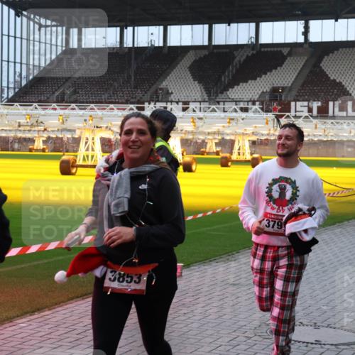 07.12.2025 - St. Pauli X-Mass-Run No. 15 Luisa Fischer http://msf.ph/oto/9388387 07.12.2025 11:52:26 Ziel 3853, 379, 4602, 627, 644, 648, 650, 1916, 2025, 2027, 2121, 3276, 3280, 3445, 3583, 3648, 3650, 3659, 3790, 3794, 3795, 3853, 3865, 3875, 4602, 4610 meine-sportfotos.de