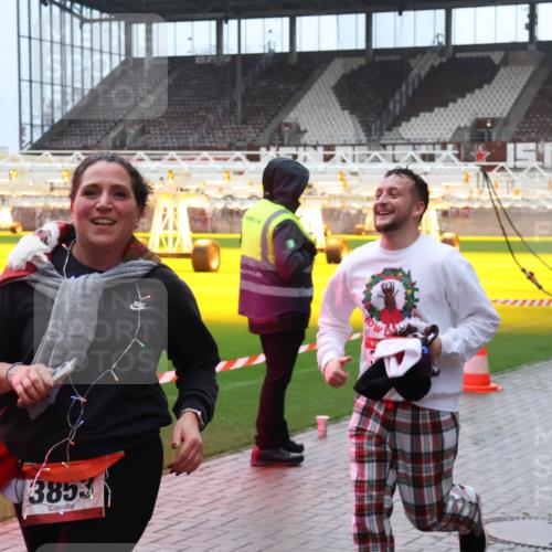 07.12.2025 - St. Pauli X-Mass-Run No. 15 Luisa Fischer http://msf.ph/oto/9388388 07.12.2025 11:52:27 Ziel 3853, 627, 644, 648, 650, 1916, 2025, 2027, 2121, 3276, 3280, 3445, 3583, 3648, 3650, 3659, 3790, 3794, 3795, 3853, 3865, 3875, 4602, 4610 meine-sportfotos.de