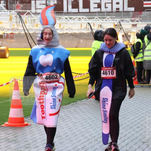 07.12.2025 - St. Pauli X-Mass-Run No. 15 Luisa Fischer http://msf.ph/oto/9388392 07.12.2025 11:52:30 Ziel 4602, 15, 4610, 620, 627, 644, 1916, 2121, 3276, 3280, 3445, 3583, 3648, 3650, 3659, 3790, 3794, 3795, 3853, 3865, 3875, 4602, 4610 meine-sportfotos.de